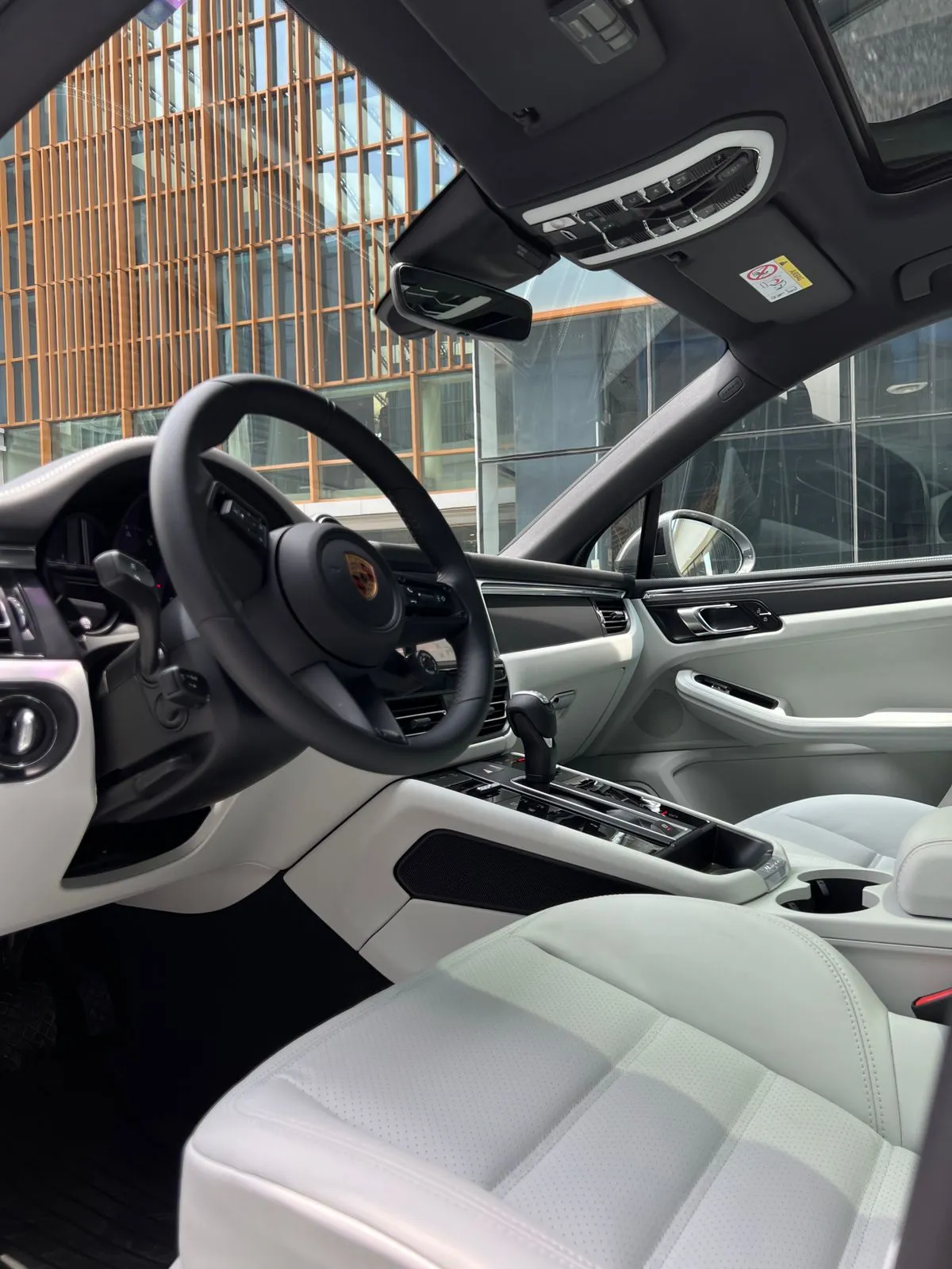 Porsche Macan 2025 — foto 11 de 15