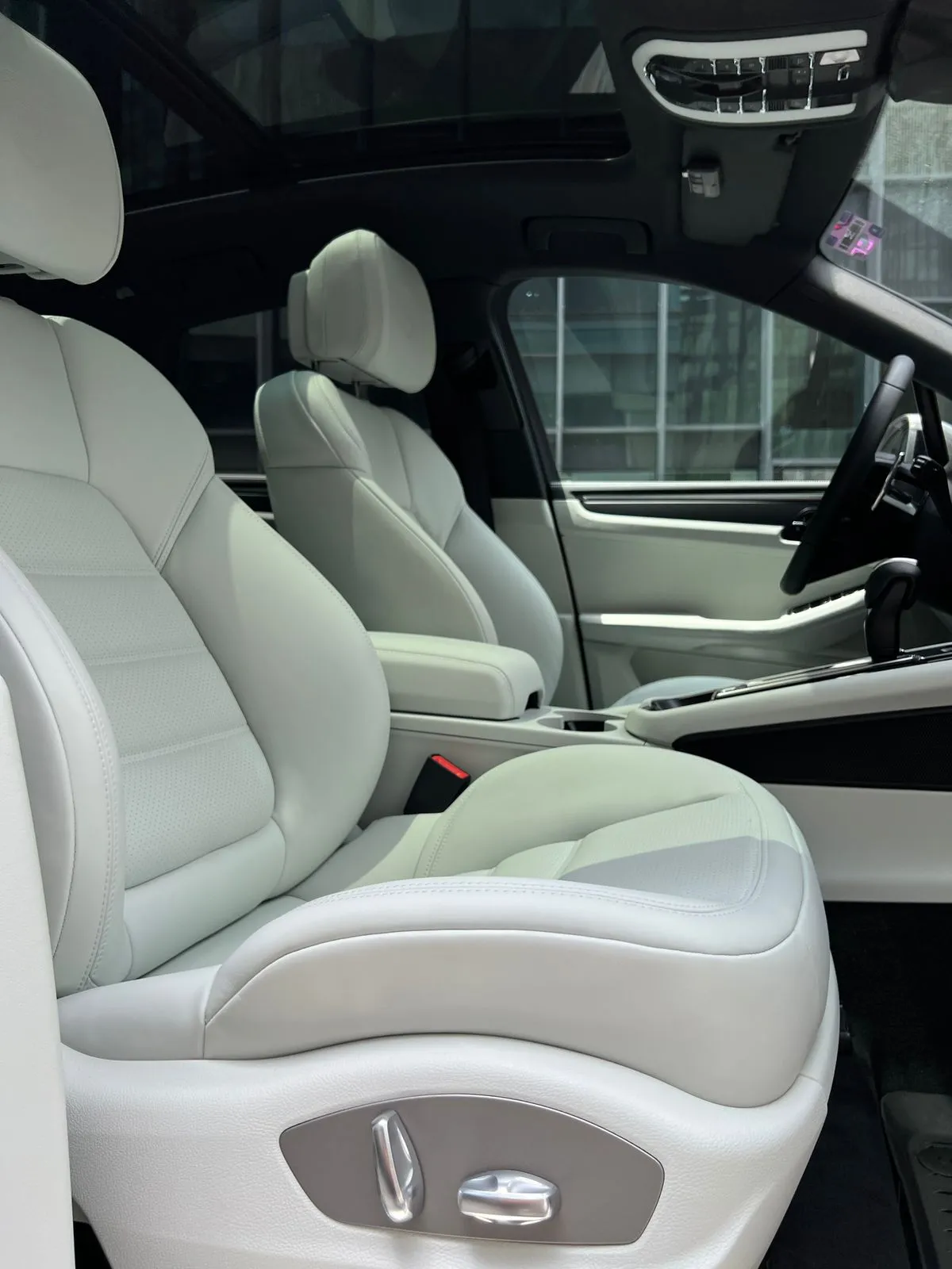 Porsche Macan 2025 — foto 8 de 15