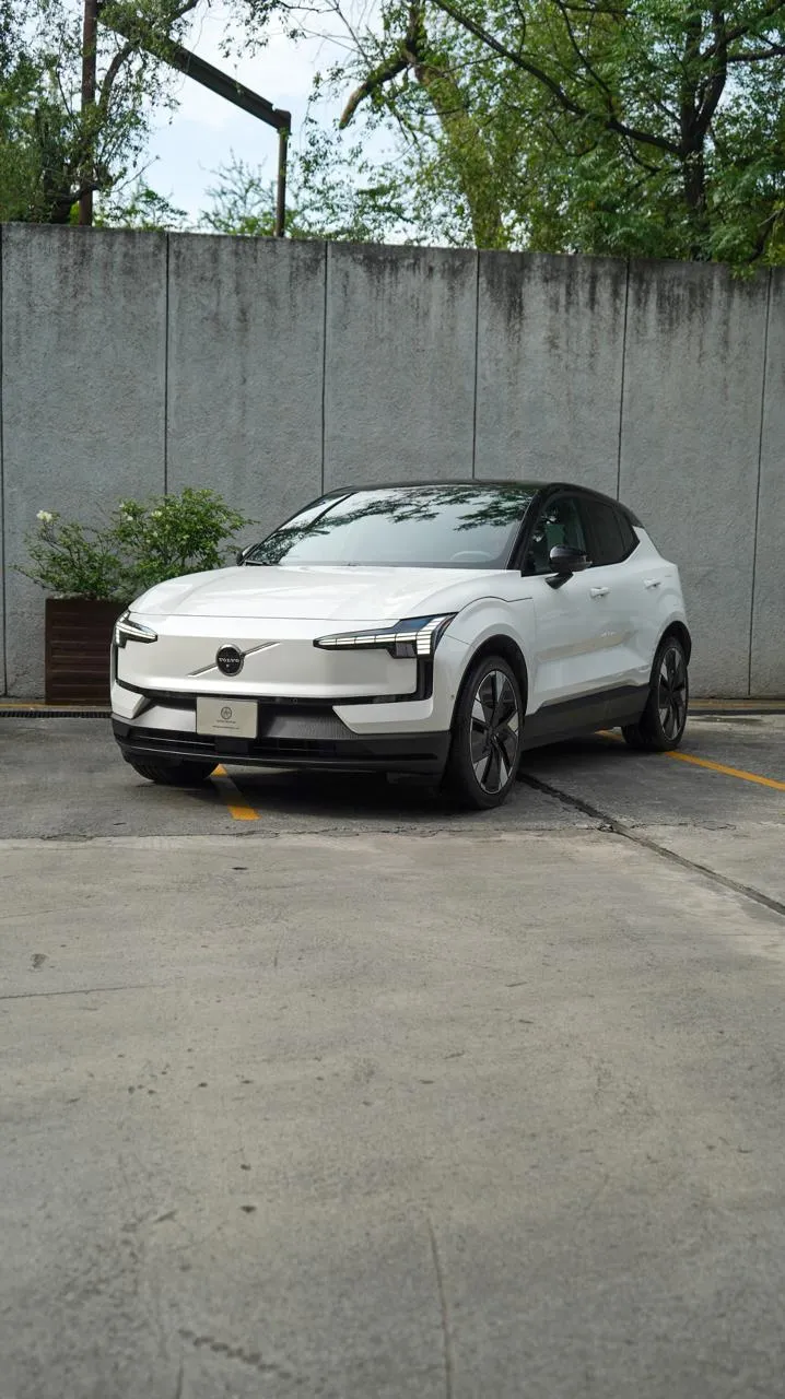 Volvo EX30 2025 — foto 2 de 9