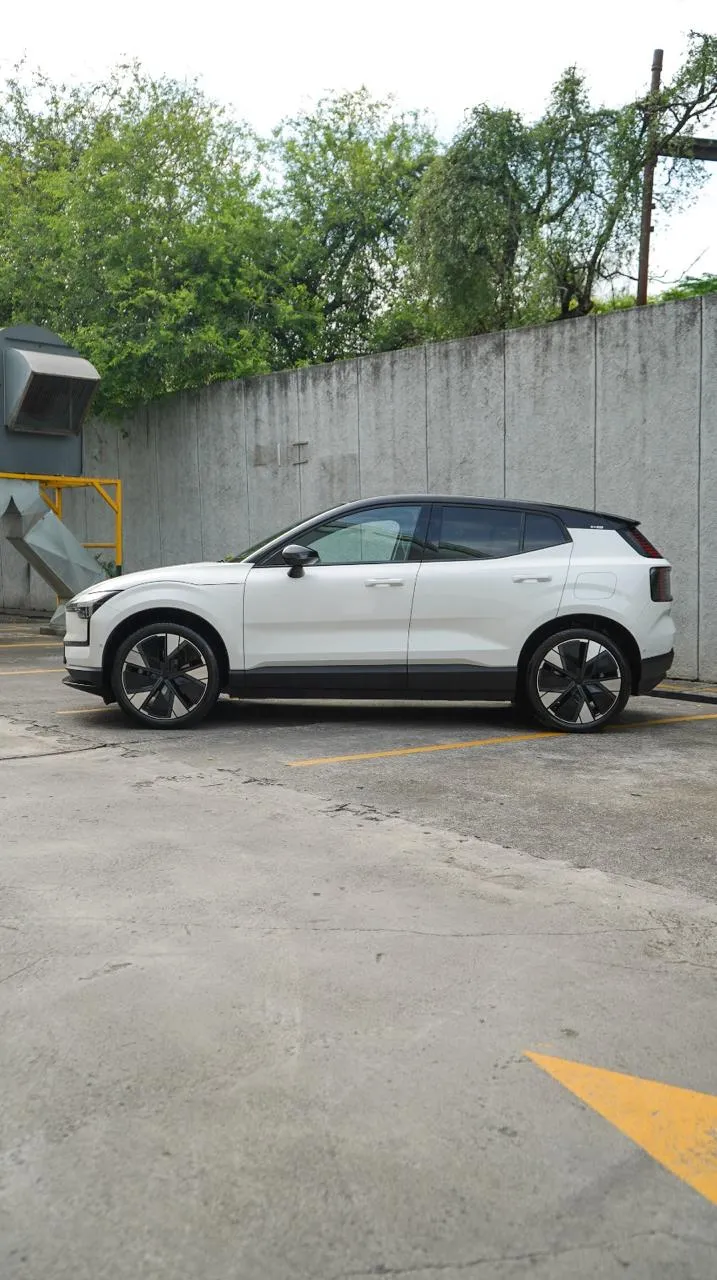 Volvo EX30 2025 — foto 3 de 9