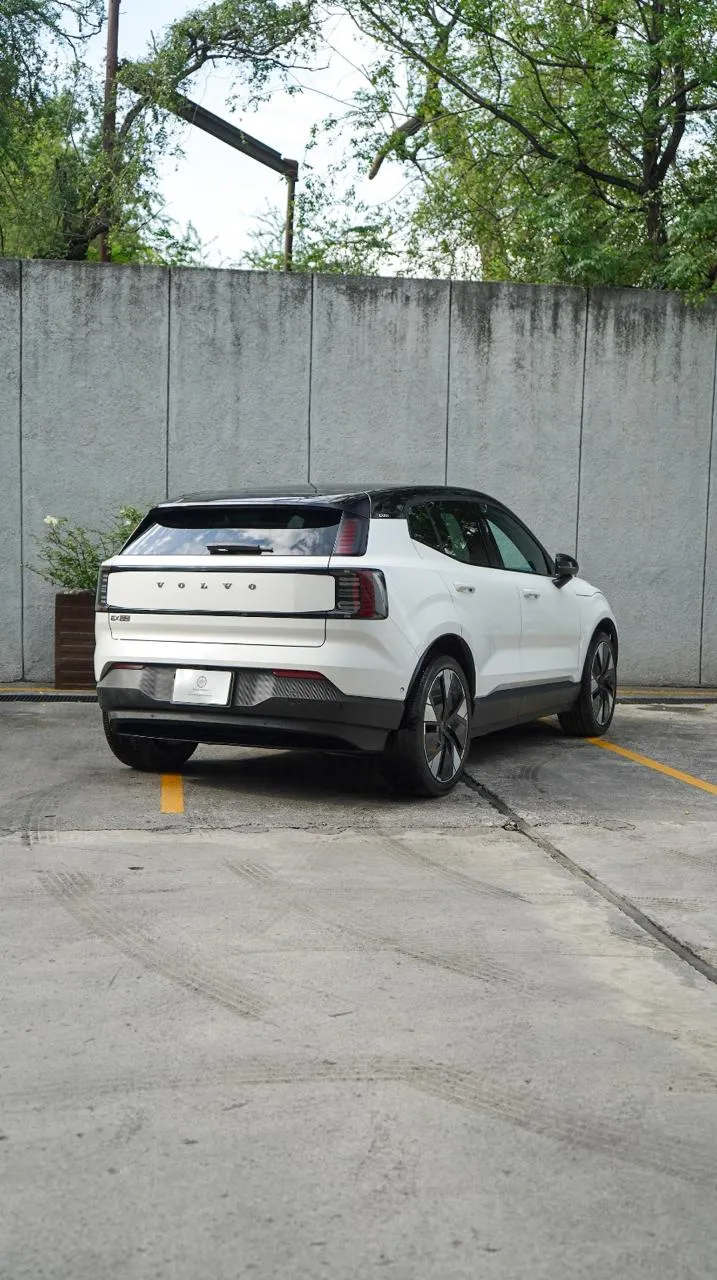 Volvo EX30 2025 — foto 4 de 9