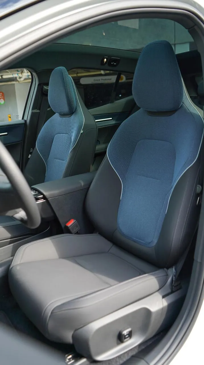Volvo EX30 2025 — foto 6 de 9