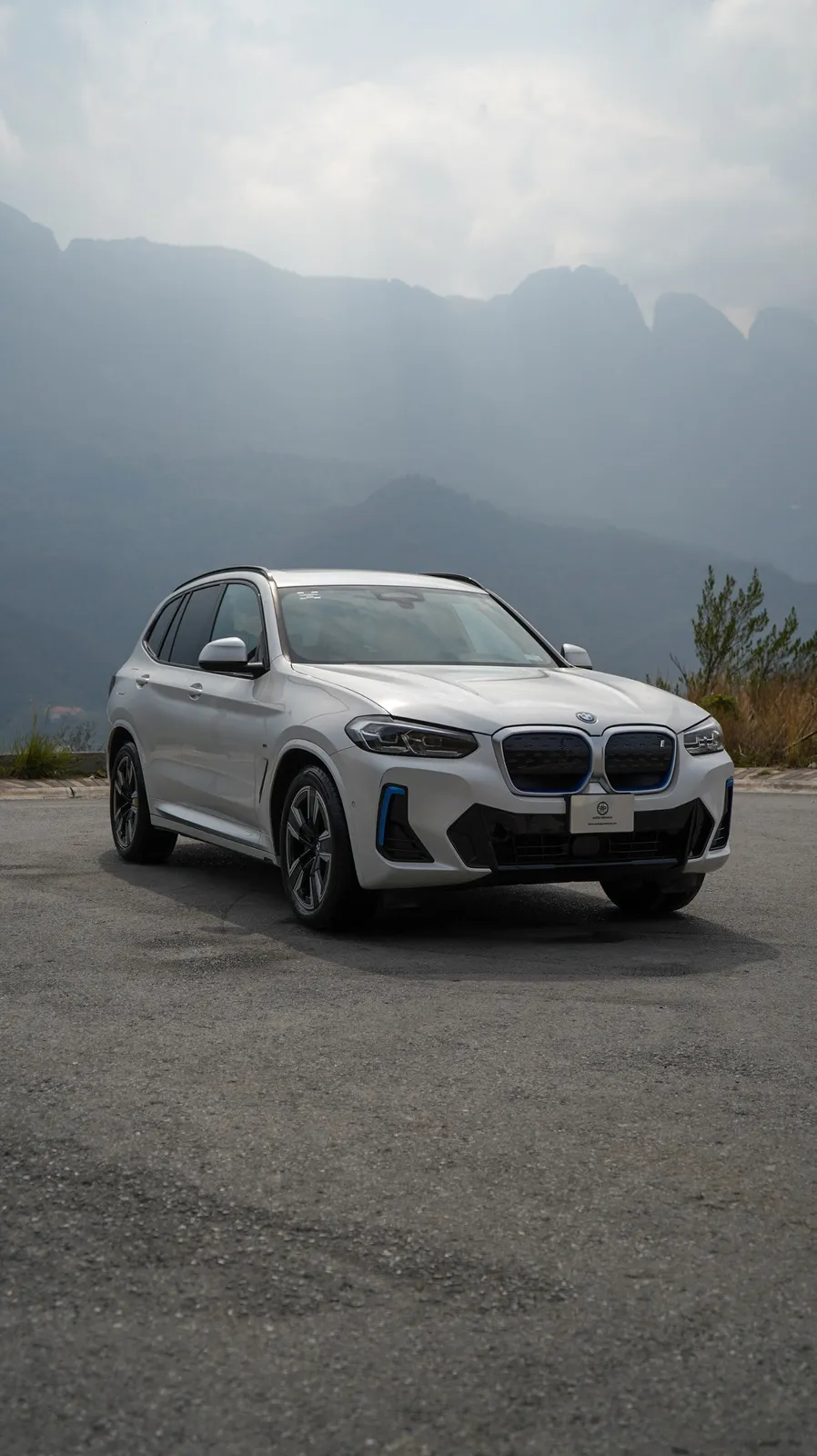BMW Ix3 2023 — foto 14 de 15