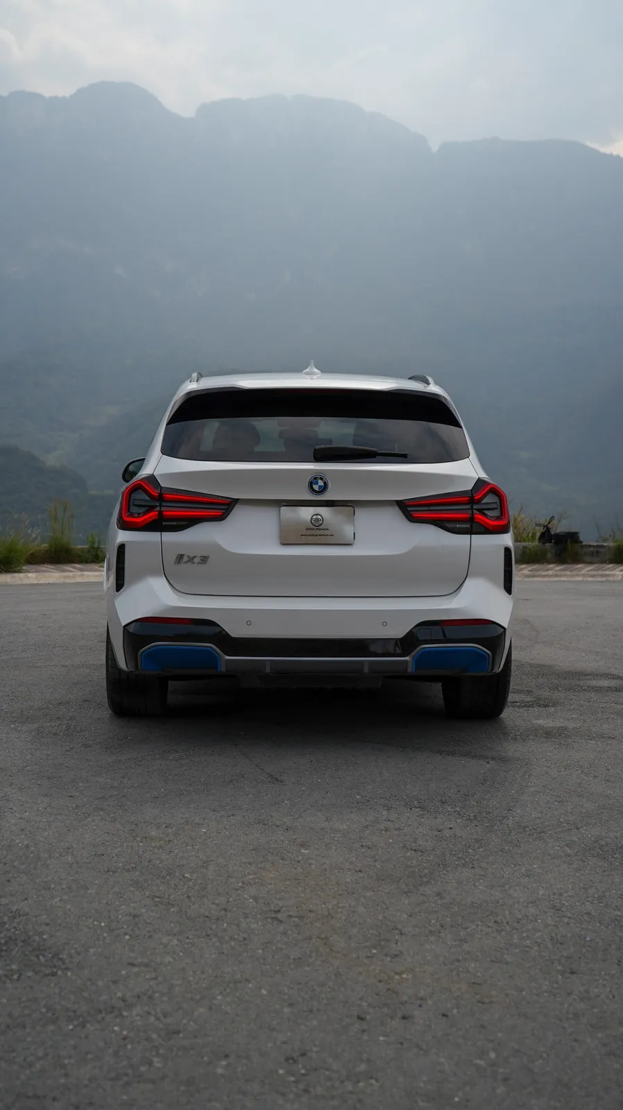 BMW Ix3 2023 — foto 12 de 15