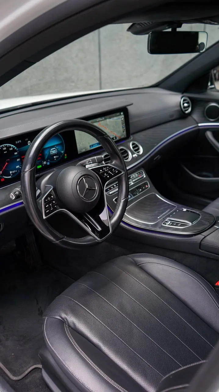 Mercedes-Benz Clase E 2023 — foto 8 de 13