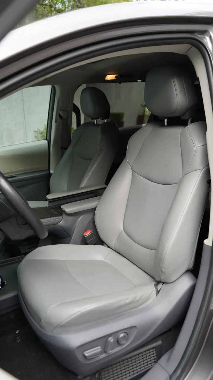 Toyota Sienna 2021 — foto 9 de 11