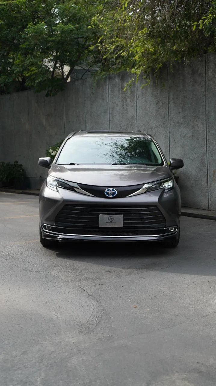 Toyota Sienna 2021 — foto 2 de 11