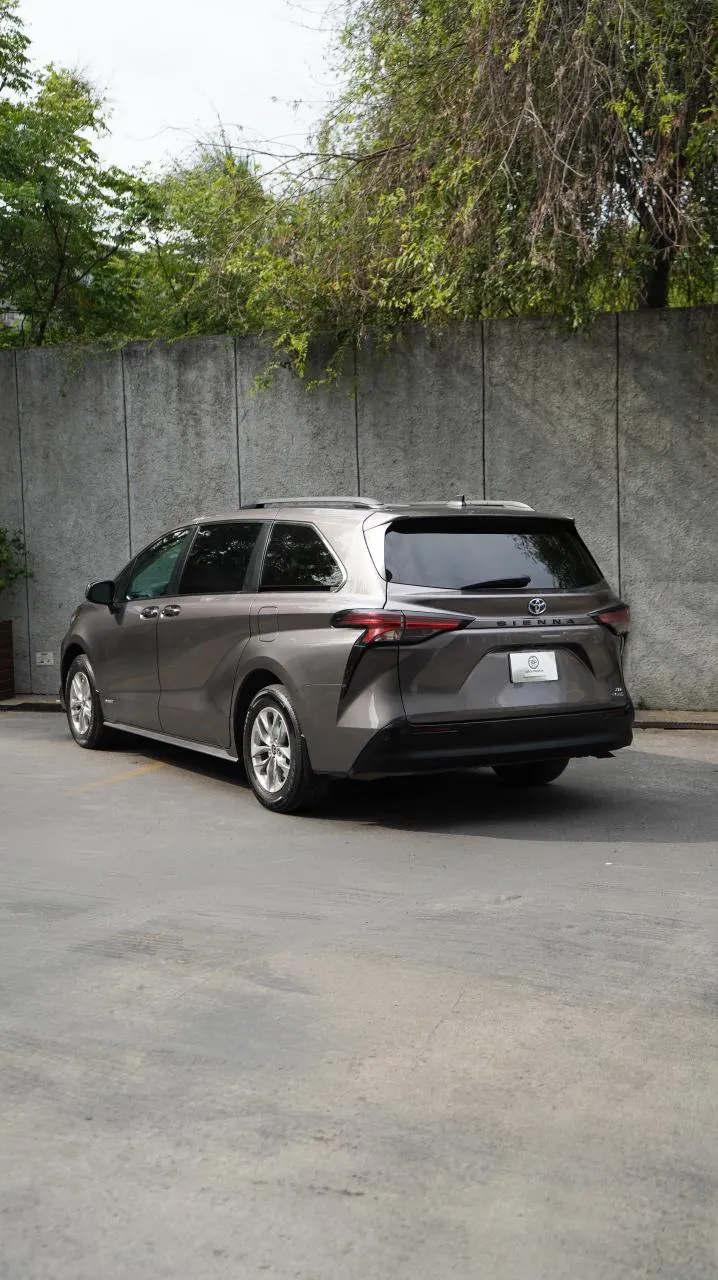 Toyota Sienna 2021 — foto 3 de 11