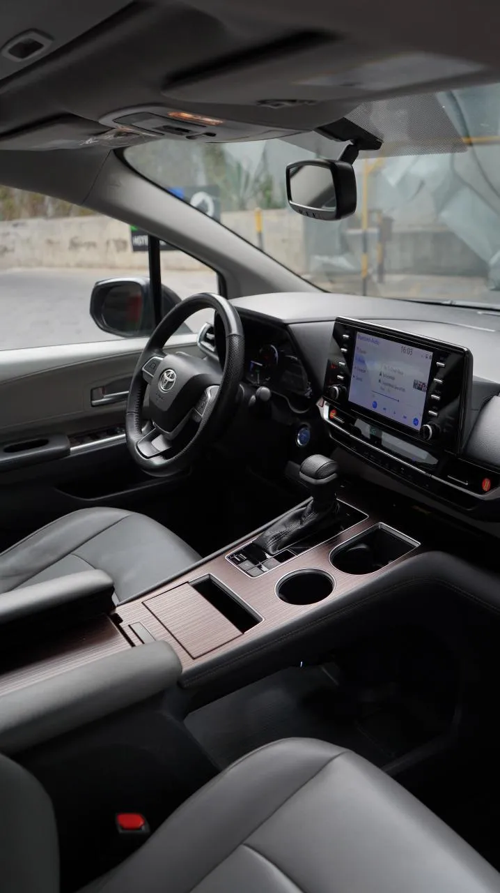 Toyota Sienna 2021 — foto 7 de 11